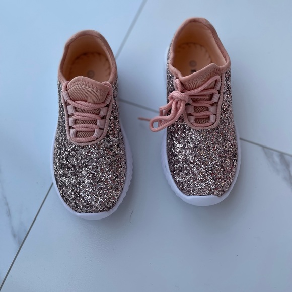 Girls Tennis shoes - Picture 2 of 3